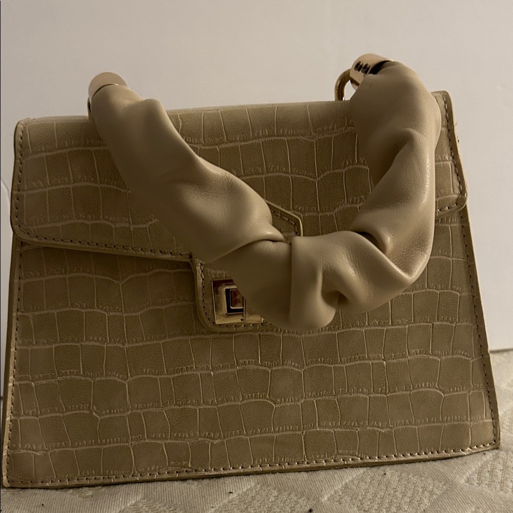 Elegant Tan Croc-Embossed Handbag